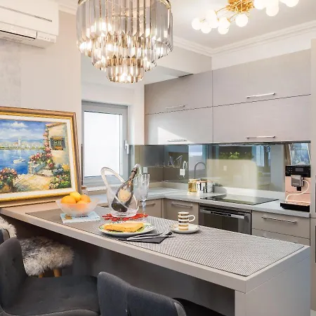 Sara - Luxurious Sea View With Garage Apartment